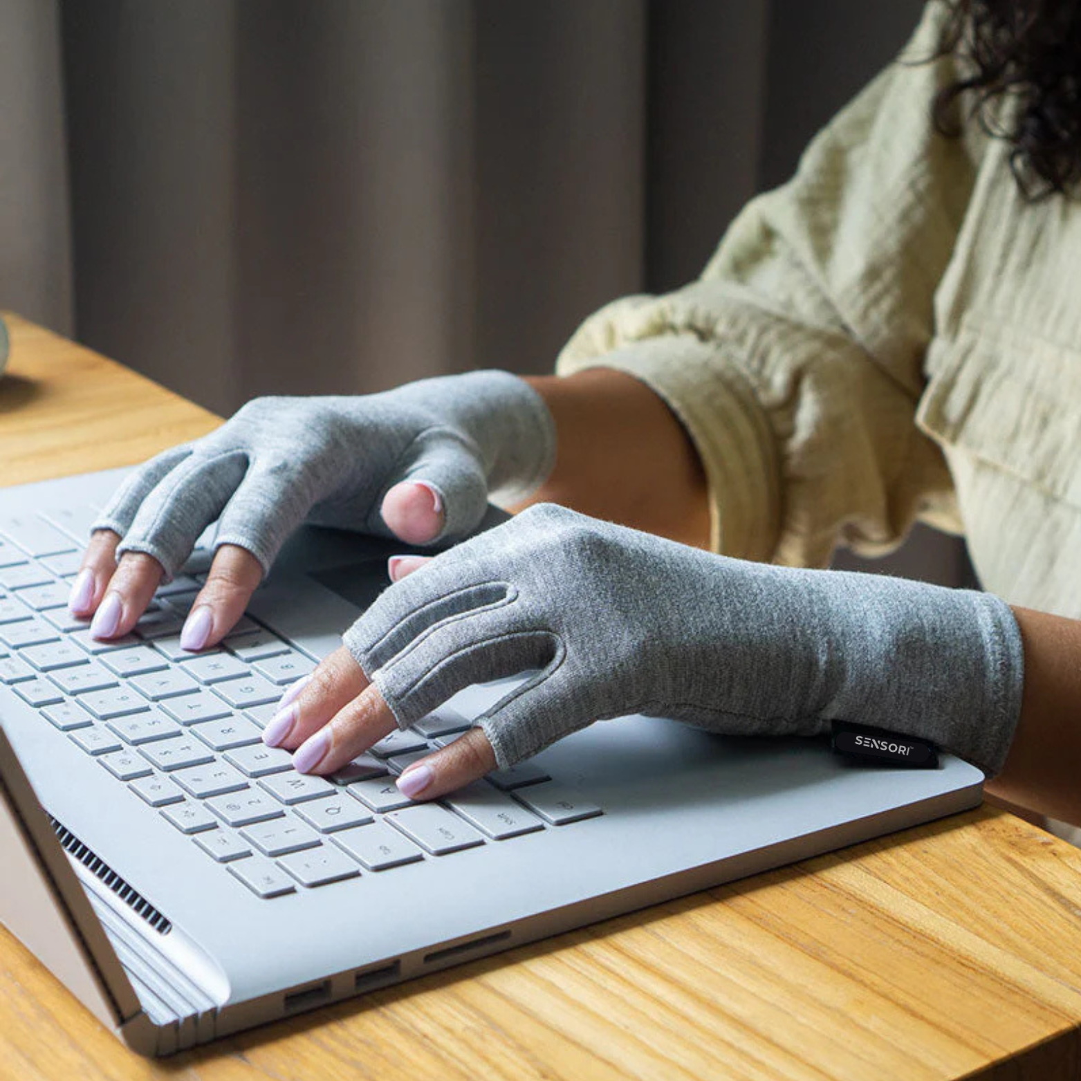 Bamboo Compression Gloves Sensori™